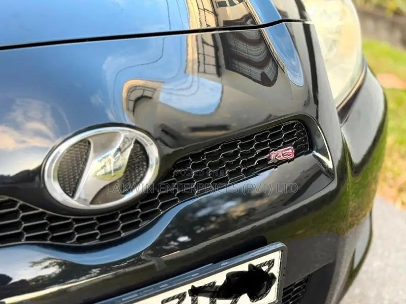 Toyota Vitz RS 1300 2010