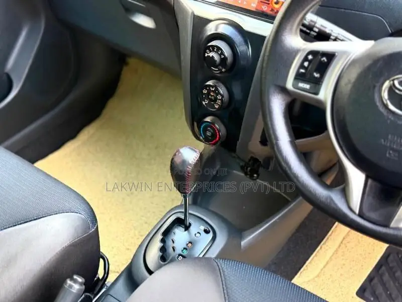 Toyota Vitz RS 1300 2010