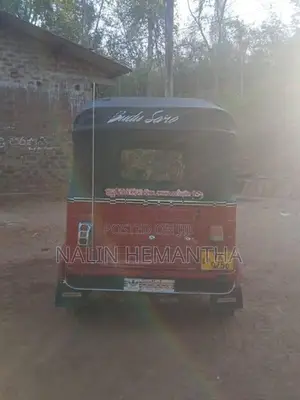 Bajaj RE 205 2015