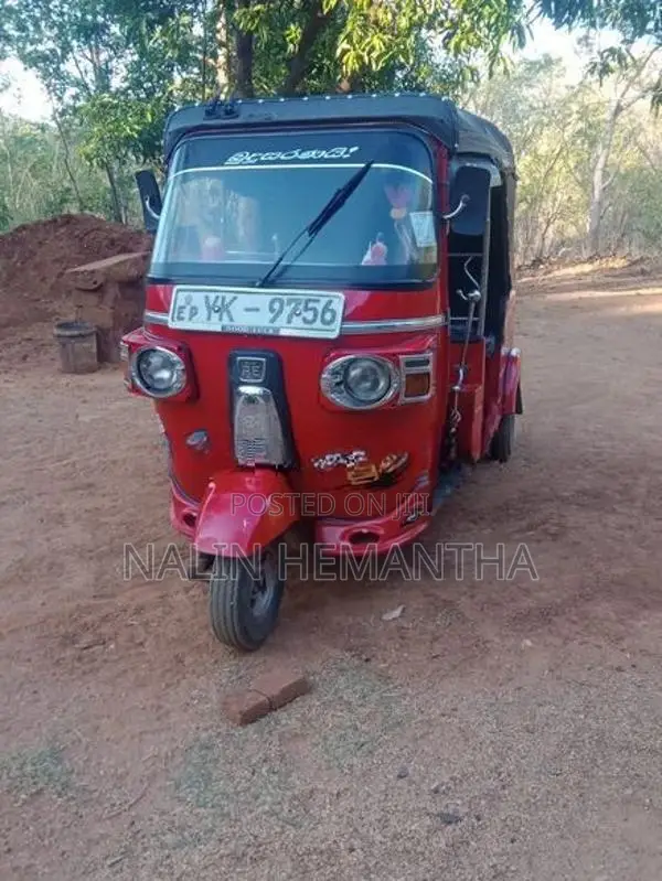 Bajaj RE 205 2015