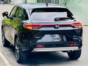 Honda Vezel Z Grade W/Charge B/N 2025