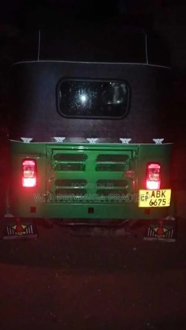 Bajaj RE 2016