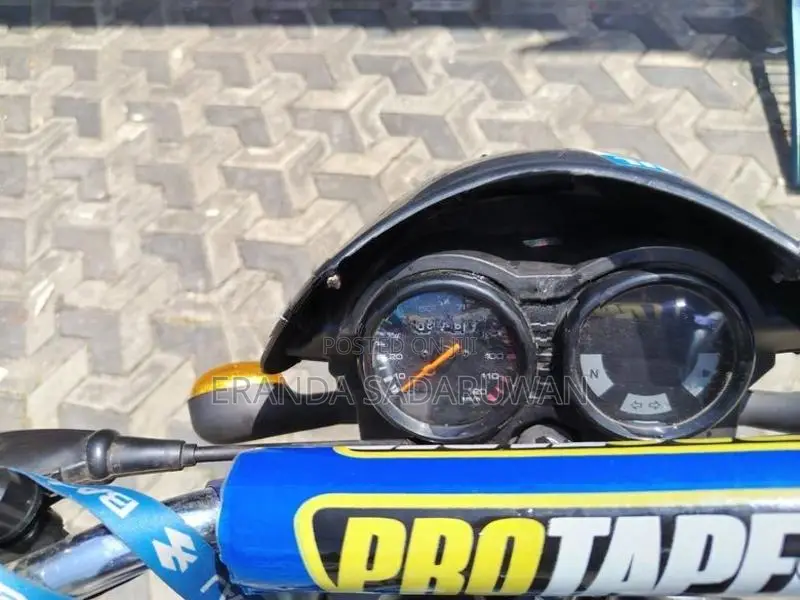 Bajaj CT100 2015