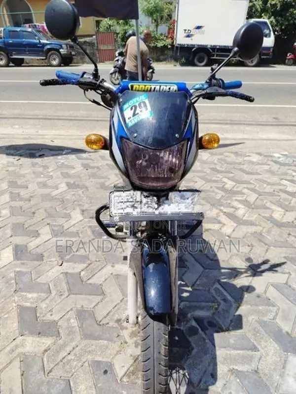 Bajaj CT100 2015