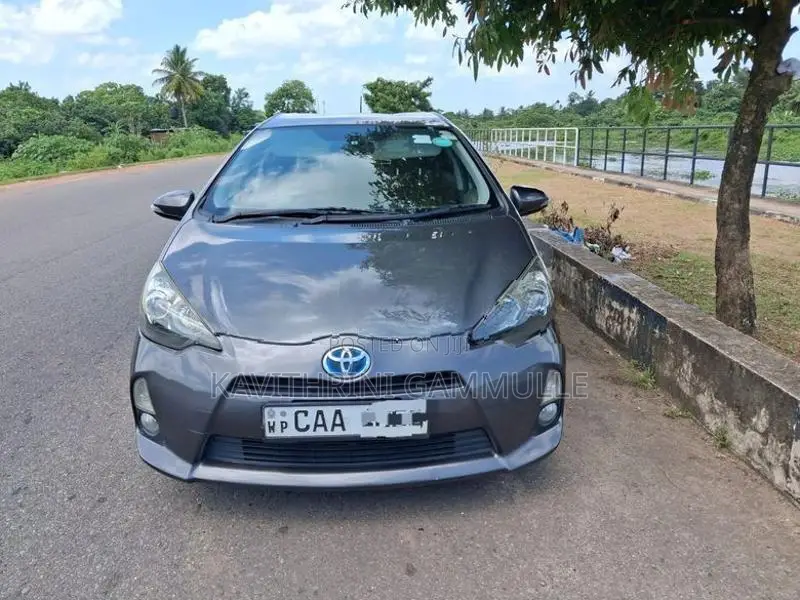 Toyota Aqua 2012