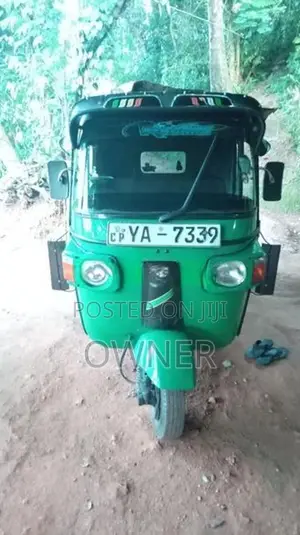 Bajaj RE 2011