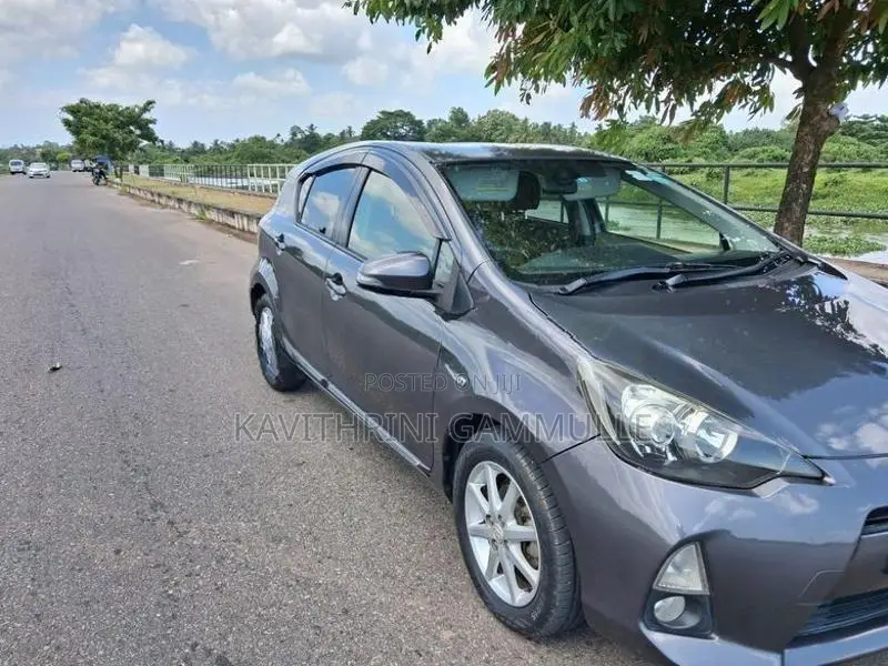 Toyota Aqua 2012
