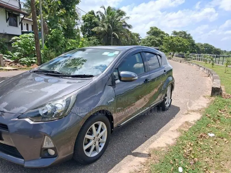 Toyota Aqua 2012