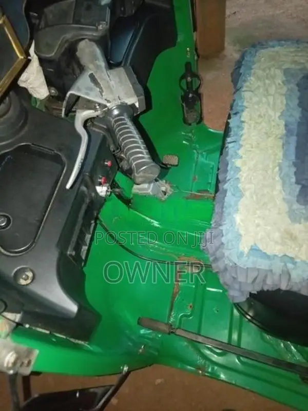 Bajaj RE 2011
