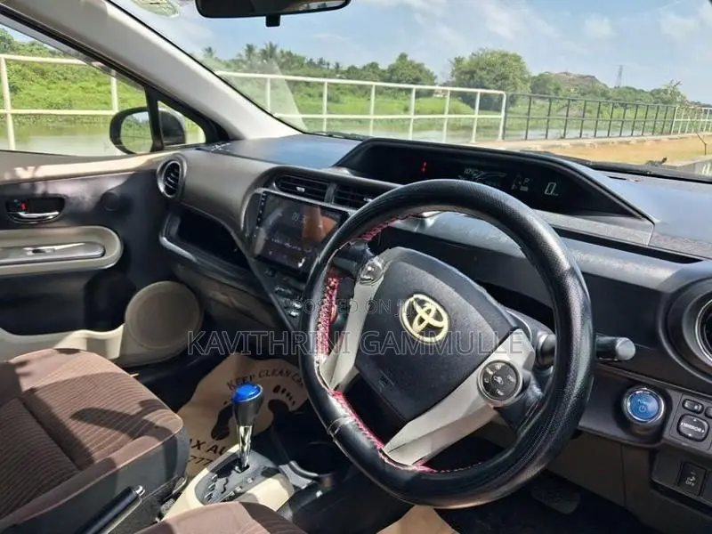 Toyota Aqua 2012