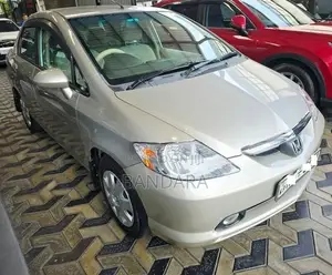 Honda Fit Aria 2005