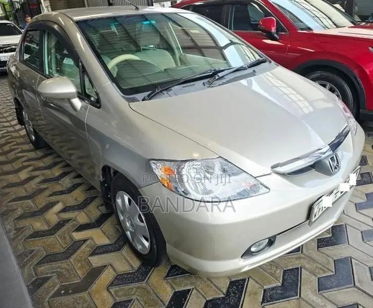 Honda Fit Aria 2005