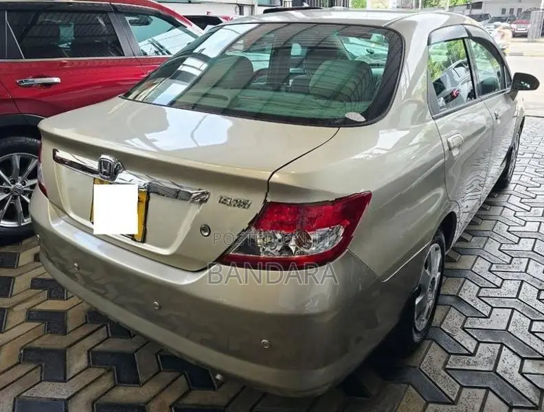 Honda Fit Aria 2005