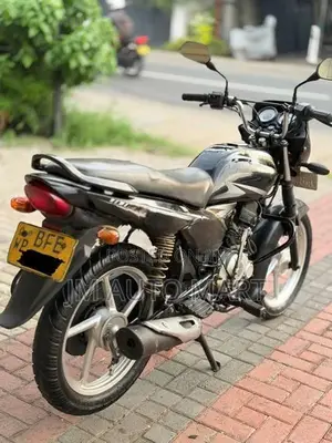 Bajaj Platina 100 ES 2017