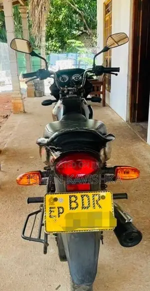 Bajaj Platina 100 2016