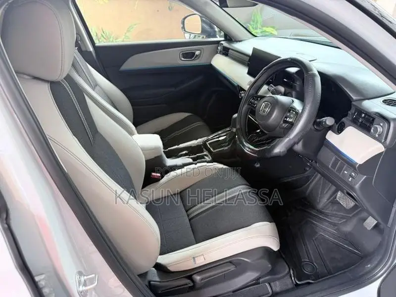 Honda Vezel Z Play 2025