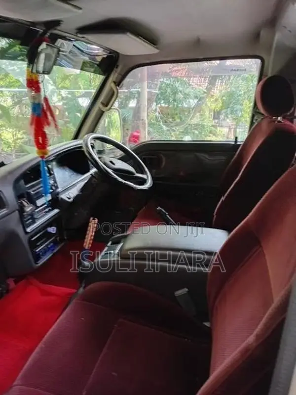 Nissan Caravan 1995