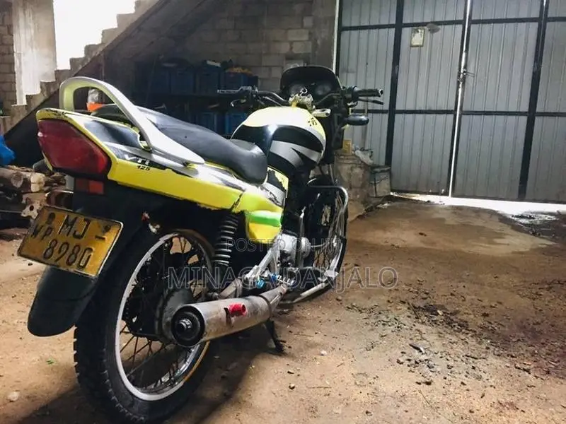 TVS Victor 2005