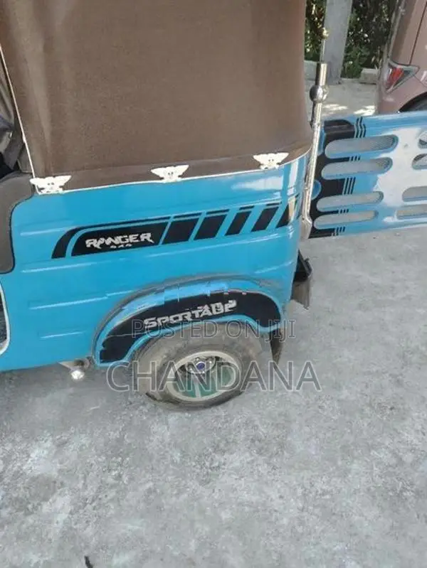 Bajaj RE 2000