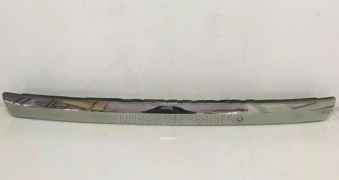 Honda Odyssey RB5 Rear Door Center Garnish