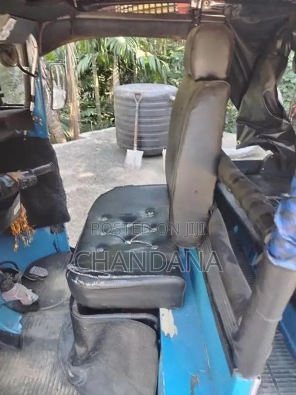 Bajaj RE 2000