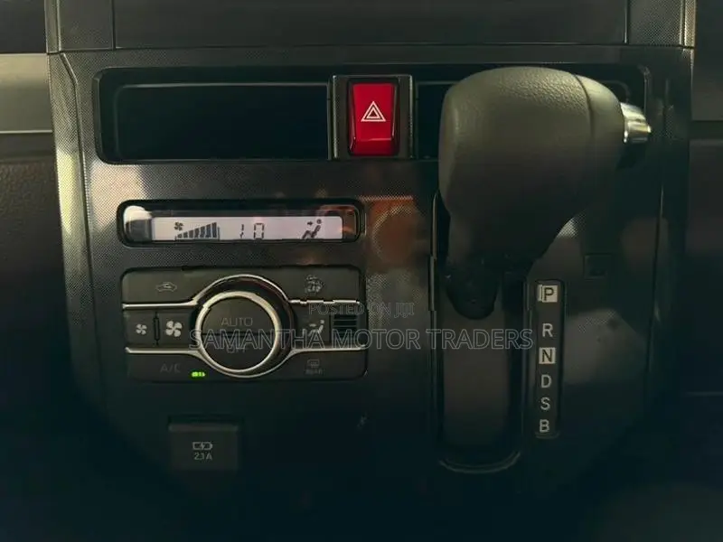 Toyota Roomy G Grade 2024