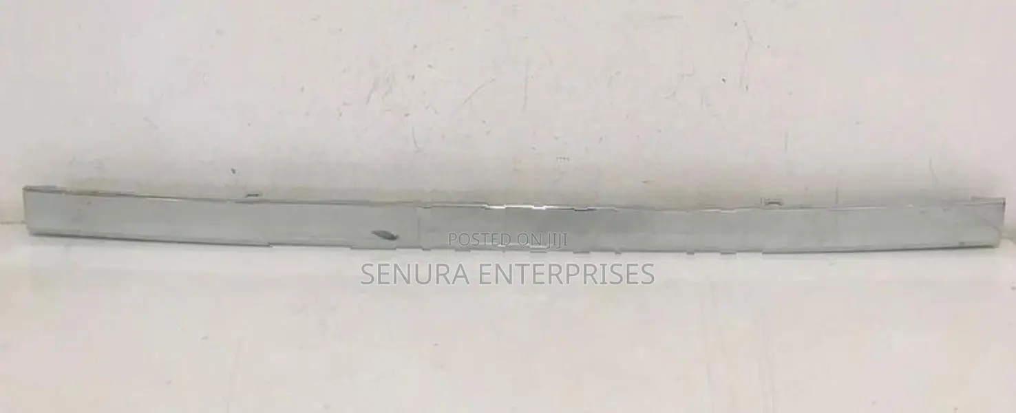 Toyota Voxy ZWR90W Bumper Grille