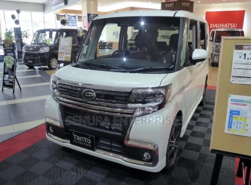 Daihatsu Tanto LA600S Shell Garnish