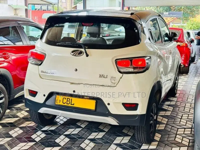 Mahindra KUV 100 NXT K6+ 1.2 5Fwd 1ST 2021