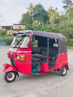 Bajaj RE 205 2012