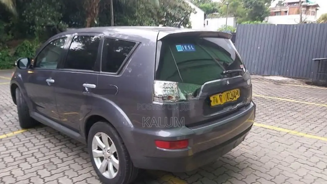 Mitsubishi Outlander 2012