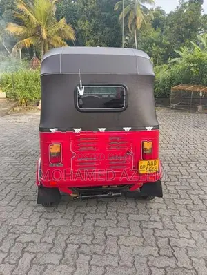 Bajaj RE 205 2012