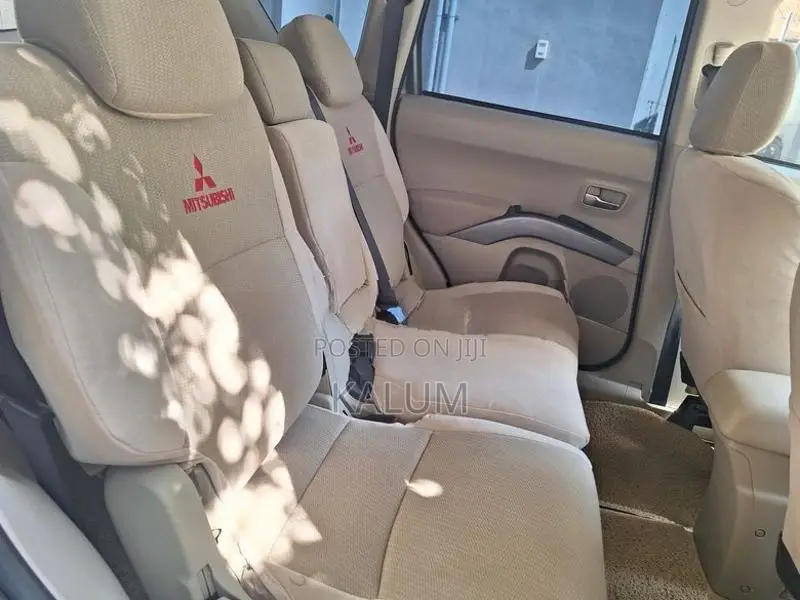 Mitsubishi Outlander 2012