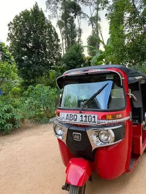 Bajaj RE 2017