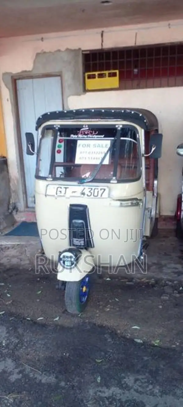 Bajaj RE 2002