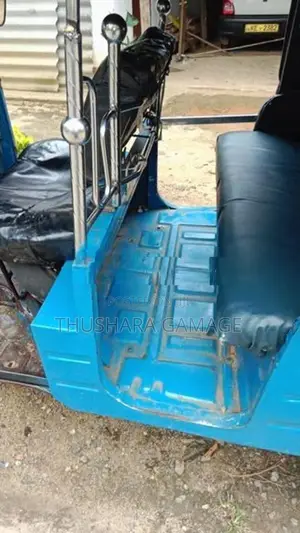 Bajaj RE 205 2009