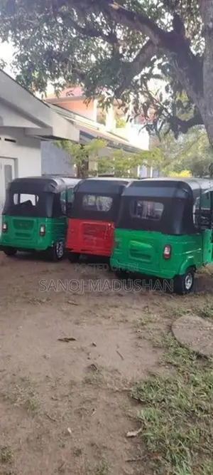 Bajaj RE 236 2026