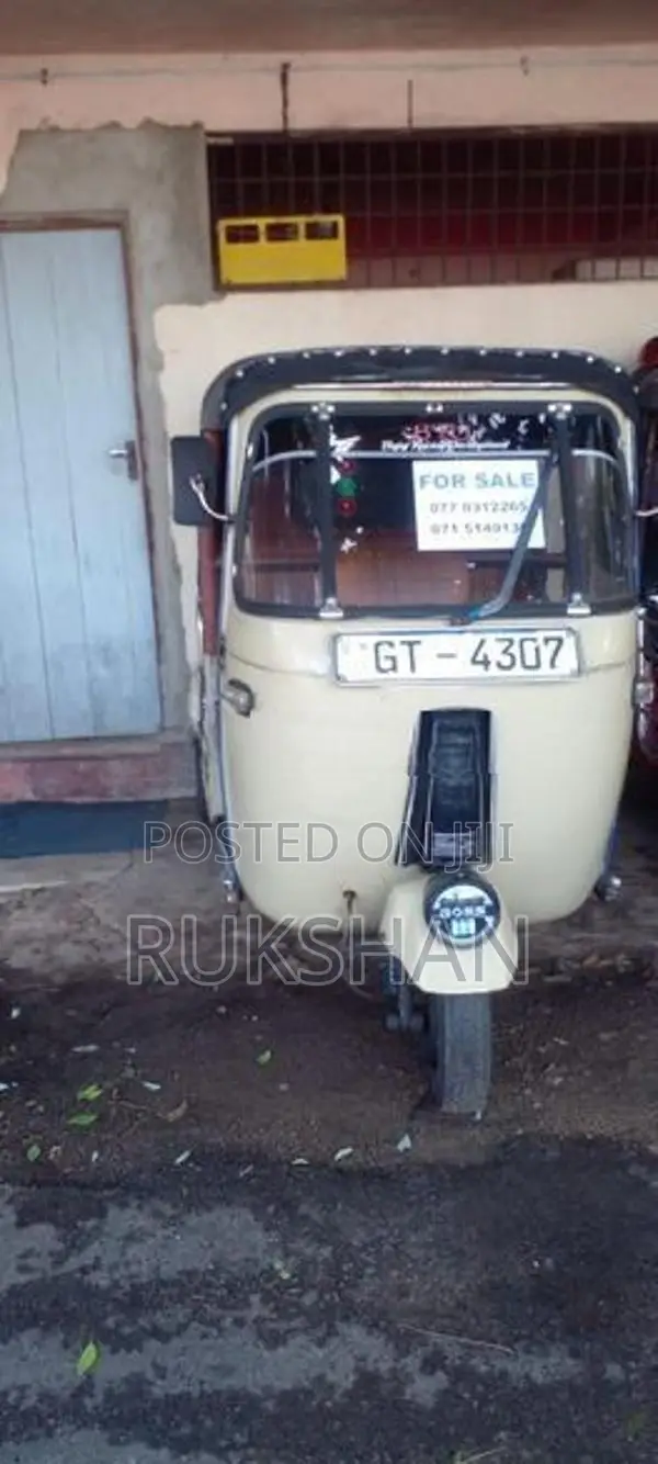 Bajaj RE 2002