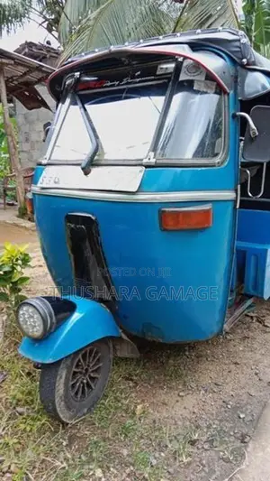 Bajaj RE 205 2009