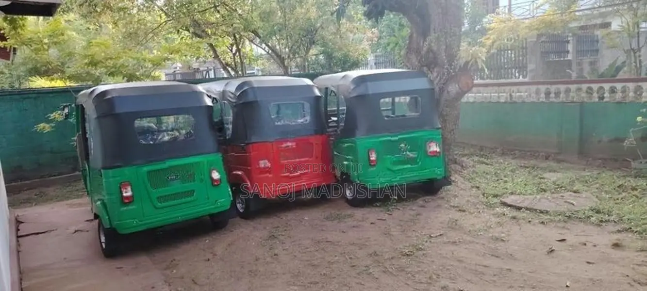 Bajaj RE 236 2026