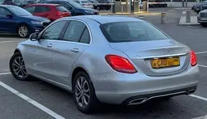 Mercedes Benz C180 Premium 2016