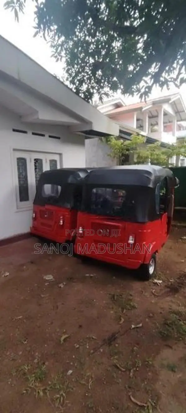 Bajaj RE 236 2026