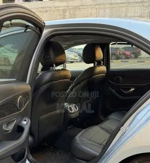 Mercedes Benz C180 Premium 2016