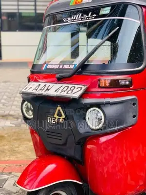 Bajaj RE 2015