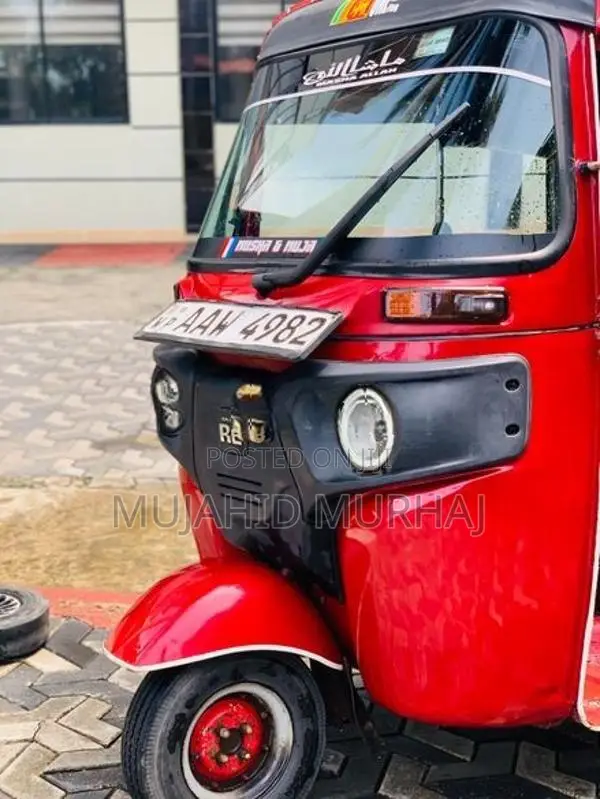 Bajaj RE 2015