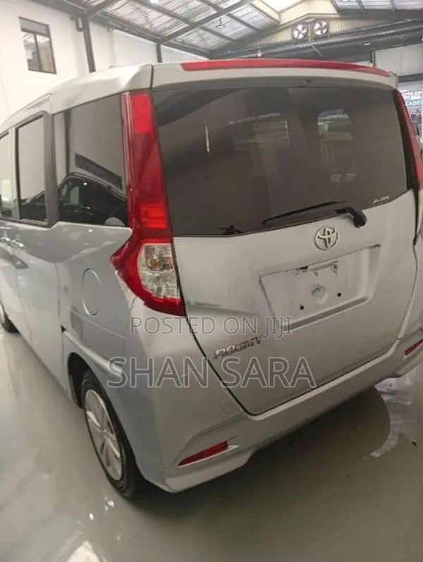 Toyota Roomy X 2023