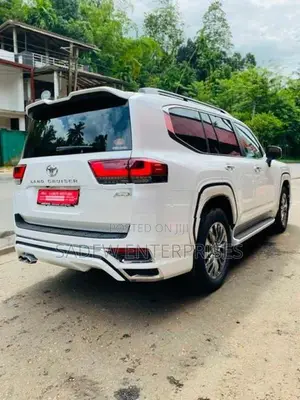 Toyota Land Cruiser Prado LC 300 ZX 2026