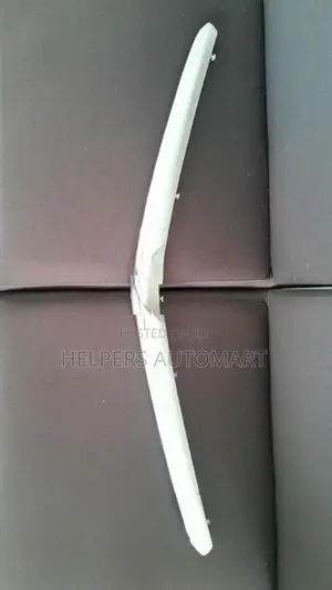Toyota Prius W20 Front Nickel Garnish