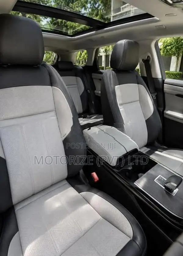 Land Rover Range Evoque HSE 1.5L PHEV 2024