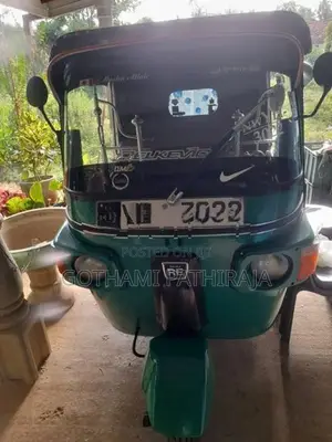 Bajaj RE 2011